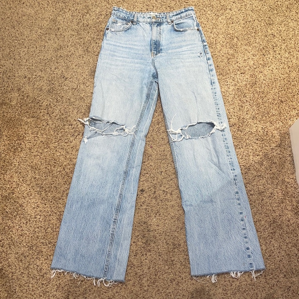 Distressed women’s Zara Jeans size 6